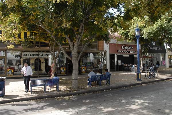 Westwood Village - Broxton Ave. (South) (11/30/2010 - Credits: Errol Reichow)