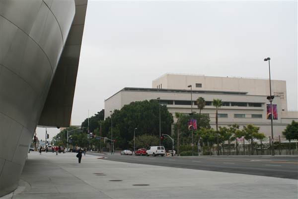 111 S Grand Ave (9/1/2010 - Credits: Lindsay Mizrahi)
