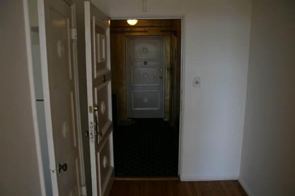Le Trianon Apartments - French Hollywood (6/9/2011 - Credits: David Golden)