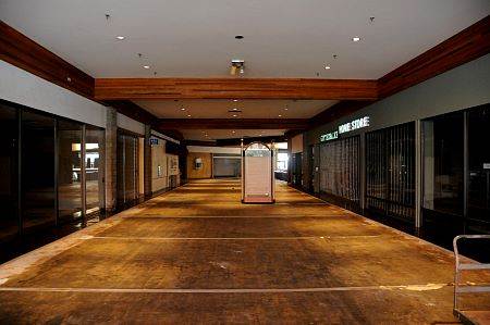 Redlands Mall - CLOSED (10/4/2012 - Credits: Geoff Juckes)
