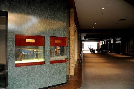 Redlands Mall - CLOSED (10/4/2012 - Credits: Geoff Juckes)