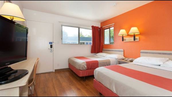 Motel 6 Davis (8/26/2015 - Credits: https://www.motel6.com/en/motels.ca.davis.280.html)