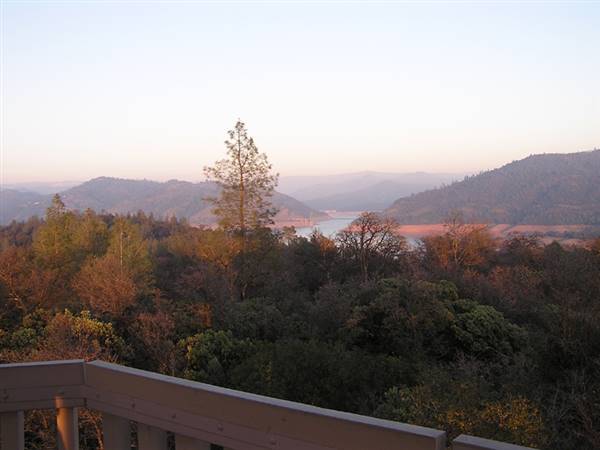 Lake Oroville State Recreation Area (SRA) (1/20/2016 - Credits: http://parks.ca.gov/ImageGallery/?page_id=462)