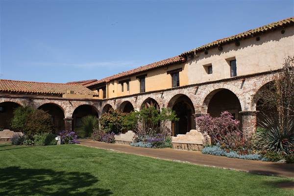 Mission San Juan Capistrano (3/28/2013 - Credits: By Bernard Gagnon (Own work) [GFDL (http://www.gnu.org/copyleft/fdl.html) or CC BY-SA 3.0 (http://creativecommons.org/licenses/by-sa/3.0)], via Wikimedia Commons)