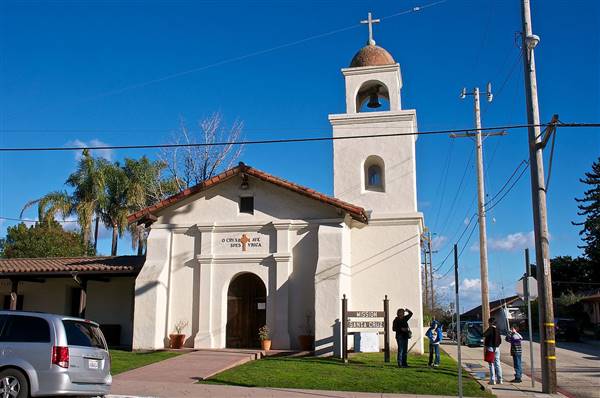 Mission Santa Cruz (12/27/2013 - Credits: By Don DeBold from San Jose, CA, USA (Mission Santa Cruz) [CC BY 2.0 (http://creativecommons.org/licenses/by/2.0)], via Wikimedia Commons)