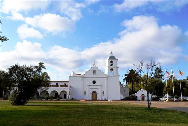 Mission San Luis Rey de Francia (4/12/2014 - Credits: By Francisco Santos (Sony Cybershot DSC-P92) [GFDL (http://www.gnu.org/copyleft/fdl.html), CC-BY-SA-3.0 (http://creativecommons.org/licenses/by-sa/3.0/) or CC BY-SA 2.5-2.0-1.0 (http://creativecommons.org/licenses/by-sa/2.5-2.0-1.0)], via Wikimedia Common)
