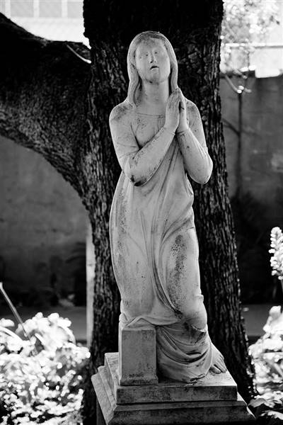 Misión San Francisco de Asís - Mission Dolores (6/24/2012 - Credits: By Almonroth (Own work) [CC BY-SA 3.0 (http://creativecommons.org/licenses/by-sa/3.0)], via Wikimedia Commons)