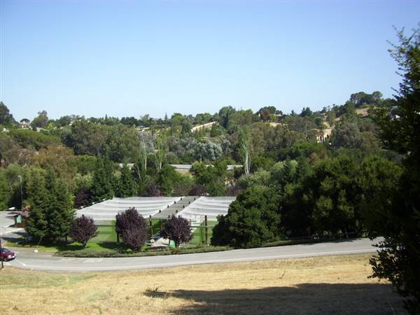 Foothill Community College (7/22/2010 - Credits: By Jatkins679 (Own work) [Public domain], via Wikimedia Commons)