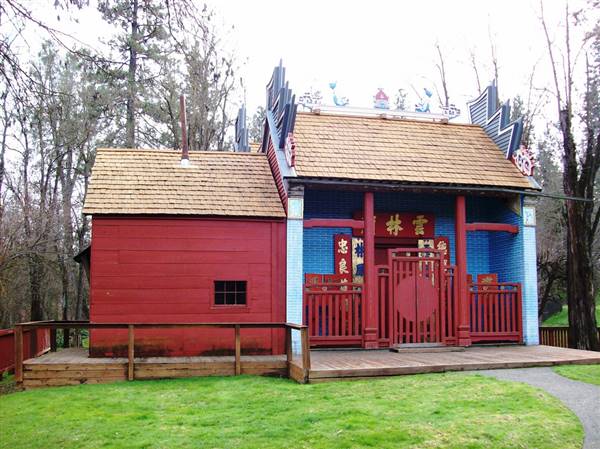 Weaverville Joss House State Historic Park (SHP) (12/9/2007 - Credits: "Weaverville12" by Matthew High (CC BY-NC 2.0) [https://creativecommons.org/licenses/by-nc/2.0/legalcode] https://www.flickr.com/photos/matthigh/)