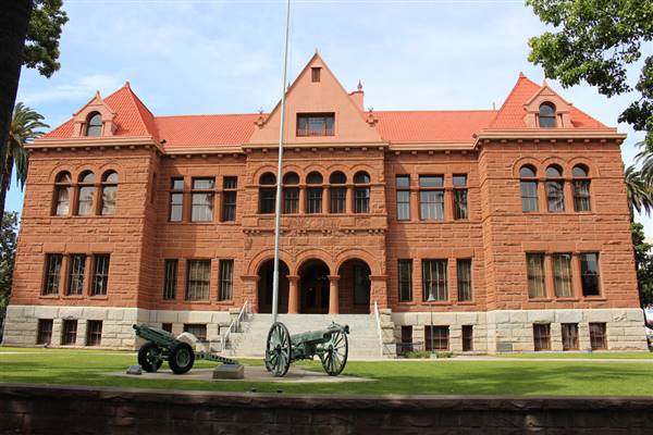 Old Orange County Courthouse (4/5/2016 - Credits: "Old Orange County Courthouse" By Chris Jepsen (CC BY-NC-ND 2.0)[https://creativecommons.org/licenses/by-nc-nd/2.0/legalcode]https://www.flickr.com/photos/traderchris/)