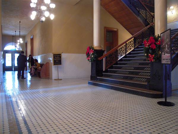 Old Orange County Courthouse (12/28/2009 - Credits: "DSC1216" by Traci Hall (CC BY-SA 2.0)[https://creativecommons.org/licenses/by-sa/2.0/legalcode]https://www.flickr.com/photos/twobears2/)