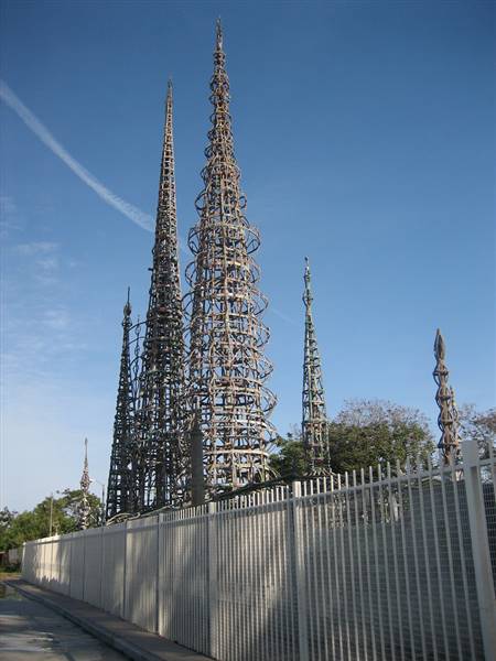 Watts Towers of Simon Rodia State Historic Park (SHP) / Watts Tower Art Center (5/5/2007 - Credits: "IMG_0055" by Sarah Mae (CC BY-NC 2.0)[https://creativecommons.org/licenses/by-nc/2.0/legalcode]https://www.flickr.com/photos/sarahmae/)