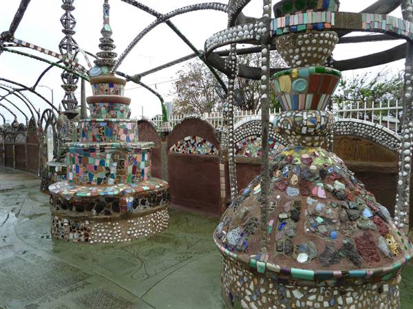 Watts Towers of Simon Rodia State Historic Park (SHP) / Watts Tower Art Center (12/23/2010 - Credits: "Watts Towers - detail" by Steve Silverman (CC BY-NC-ND 2.0)[https://creativecommons.org/licenses/by-nc-nd/2.0/legalcode]https://www.flickr.com/photos/pov_steve/)