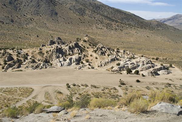 Hungry Valley State Vehicle Recreation Area - SVRA (8/16/2008 - Credits: "Solt_J Lake Moon Rocks 0067 levels" by Jason Solt, Visit RenTahoe (CC BY-NC-ND 2.0)[https://creativecommons.org/licenses/by-nc-nd/2.0/legalcode]https://www.flickr.com/photos/renotahoe/)