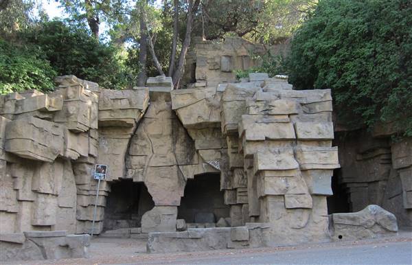 Griffith Park - Old LA Zoo (5/30/2012 - Credits: "Griffith Park Old Zoo (2629)" By Don Barrett (CC BY-NC-ND 2.0)[https://creativecommons.org/licenses/by-nc-nd/2.0/legalcode]https://www.flickr.com/photos/donbrr/)