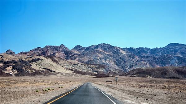 Artist Drive - Death Valley - Highway 168 (8/28/2011 - Credits: "Artists Drive' by Flickr user: iflyfsx (CC BY-NC-ND 2.0)[https://creativecommons.org/licenses/by-nc-nd/2.0/legalcode]https://www.flickr.com/photos/iflyfsx/)