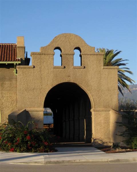 San Bernardino Santa Fe Depot (11/26/2010 - Credits: "San Bernardino Santa Fe Depot (3488a)" by Don Barrett (CC BY-NC-ND 2.0)[https://creativecommons.org/licenses/by-nc-nd/2.0/legalcode]https://www.flickr.com/photos/donbrr/)
