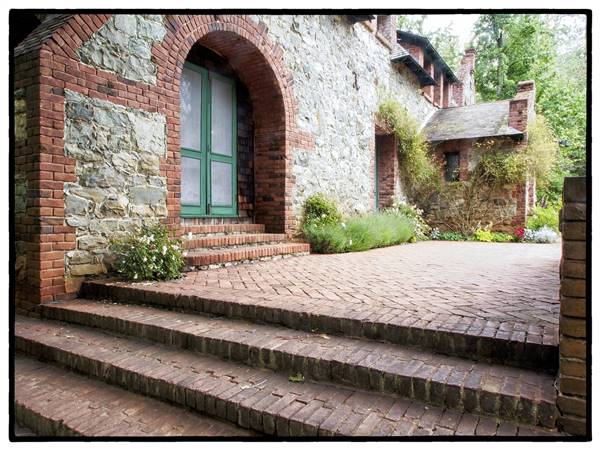Empire Mine State Historic Park (SHP) (6/21/2015 - Credits: "Empire State Mine" by Mitch Lorens (CC BY-ND 2.0)[https://creativecommons.org/licenses/by-nd/2.0/legalcode]https://www.flickr.com/photos/mlorens/)