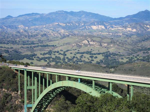 Cold Spring Canyon Arch Bridge (12/28/2010 - Credits: "Cold Spring Canyon Arch Bridge" by Eugene Kim (CC BY 2.0)[https://creativecommons.org/licenses/by/2.0/legalcode] https://www.flickr.com/photos/eekim/)