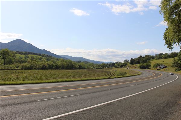 Redwood Highway - Highway 101 - Cloverdale to Ukiah - Highway 101 - looking northward; 3 miles south of Hopland (4/18/2017 - Credits: Kellen Lim)