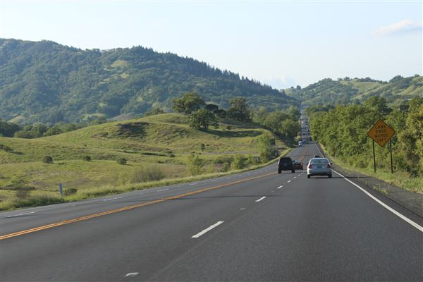 Redwood Highway - Highway 101 - Cloverdale to Ukiah - Highway 101 - looking northward; 9 miles south of Ukiah (4/18/2017 - Credits: Kellen Lim)