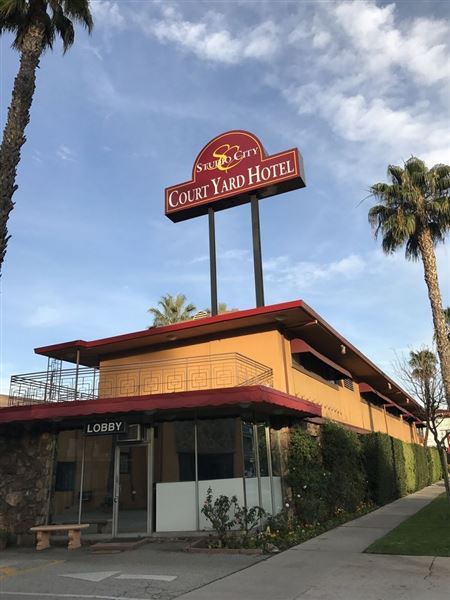 Studio City Court Yard Hotel (1/10/2018)