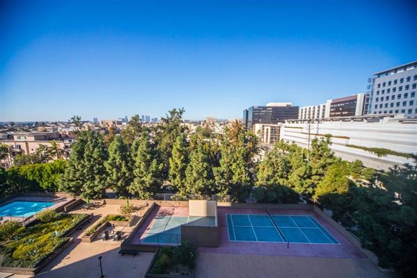 Westbury Terrace (10/31/2016 - Credits: TopLACondos.com   Zillow.com   Google maps)