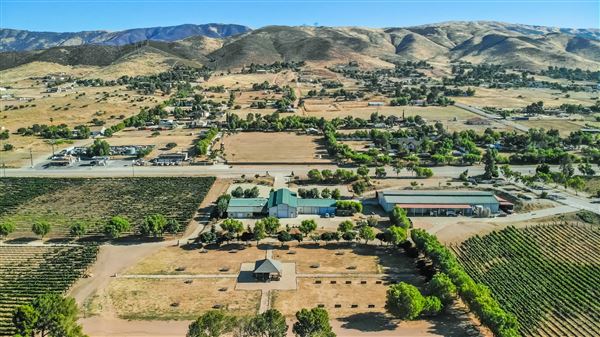 Agua Dulce Winery and Vineyards (9/21/2020 - Credits: Kevin Dole - Home3D.us - 818 568 8876)