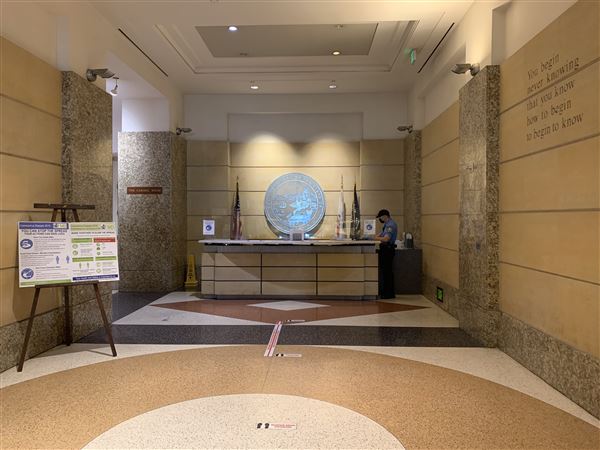 Junipero Serra State Building - Department of General Services (DGS) - Lobby and hallways (8/3/2022 - Credits: Brandy Davis)