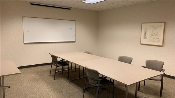 Junipero Serra State Building - Department of General Services (DGS) - Small Meeting Room (8/3/2022 - Credits: Brandy Davis)