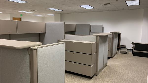 Junipero Serra State Building - Department of General Services (DGS) - Vacant 8th Fl. Cubicles, Office and walkways. (8/3/2022 - Credits: Brandy Davis)