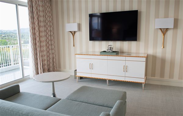 Beverly Hilton Hotel - Presidential Suite Living Area (2/28/2020 - Credits: The Beverly Hilton)