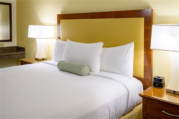 Airtel Plaza Hotel and Conference Center - Rooms (1/10/2023 - Credits: Jennifer Pochedly)