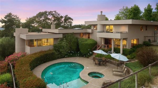 Sonoma County Mansion (7/20/2022 - Credits: The listed real estate agents.)