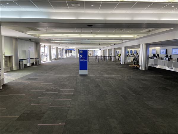 Los Angeles International Airport (LAX) - T2 Ticketing Interior / Foyer (1/9/2024 - Credits: Michael S. Hoffner)