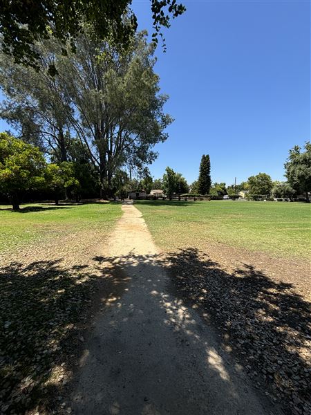 Los Encinos State Historic Park (SHP) adjacent to currently closed Lakeside Restaurant & Lounge (7/12/2024 - Credits: Brandy Davis)