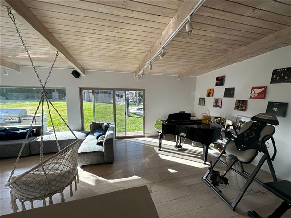 Walnut Acres Woodland Hills (10/29/2024 - Credits: submitted by: Chen Yaacov)