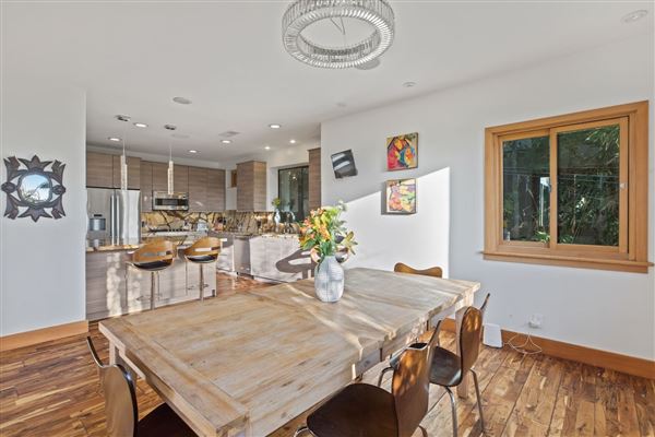 Hollywood Hills Modern Vintage (12/20/2024 6:05:11 PM - Credits: submitted by:)