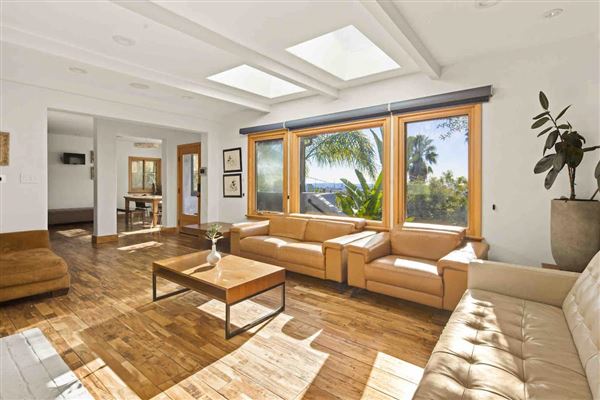 Hollywood Hills Modern Vintage (12/20/2024 6:05:18 PM - Credits: submitted by:)