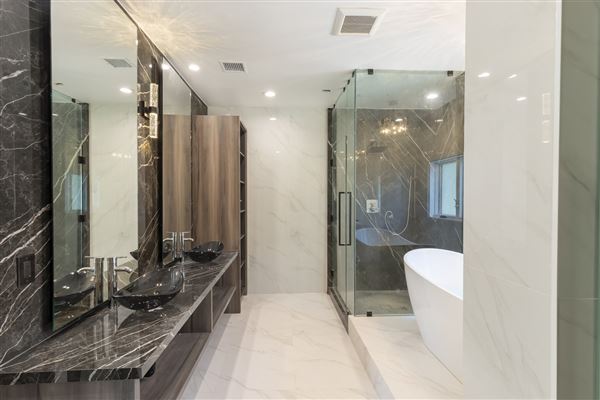 Luxury Mansion in South Pasadena (1/7/2025 6:27:38 PM - Credits: submitted by:)