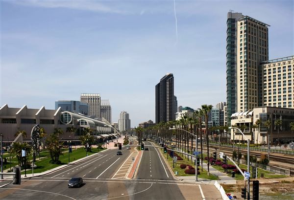 Harbor Drive (3/25/2013 - Credits: By Bernard Gagnon - Own work, CC BY-SA 3.0, https://commons.wikimedia.org/w/index.php?curid=26090029)