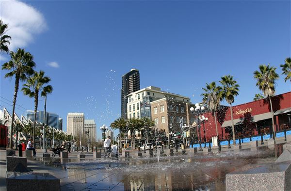 San Diego - Father and Son Fountain (8/3/2009 - Credits: San Diego Tourism Authority/Courtesy of SanDiegor.org)