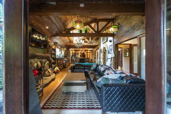 Woodland Hills Rustic Cabin (5/20/2025 - Credits: submitted by: Dominic Ottersbach)