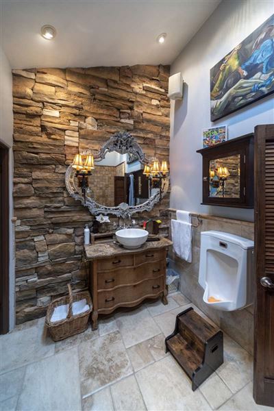 Woodland Hills Rustic Cabin (5/20/2025 - Credits: submitted by: Dominic Ottersbach)