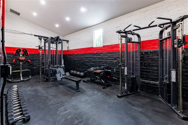 Burbank Modern Office Space – Film/Photo Shoot Ready (5/1/2024 - Credits: In-house photographer)