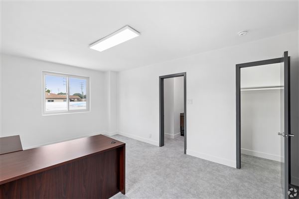 Burbank Modern Office Space – Film/Photo Shoot Ready (5/1/2024 - Credits: In-house photographer)