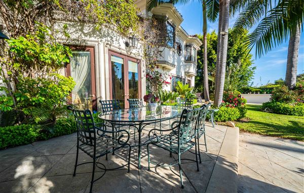 Cinematic LA Estate W/Gardens, Pool & Grand Stairs (7/29/2025 - Credits: submitted by: Simon Neman)