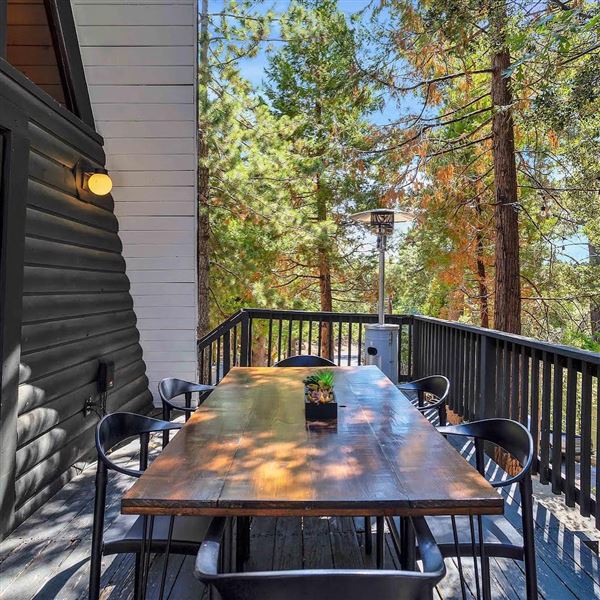 Twin Peaks Mountain Cabin (8/31/2022 - Credits: submitted by: Alex Persons)
