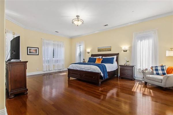 Vale View Mansion (10/1/2025 - Credits: Charles Walters)