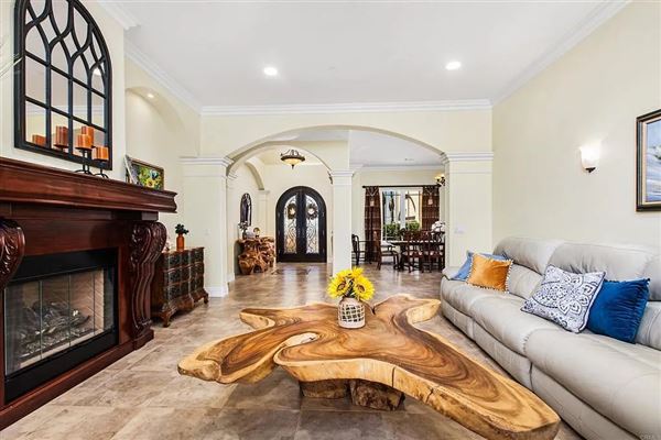 Vale View Mansion (10/1/2025 - Credits: Charles Walters)